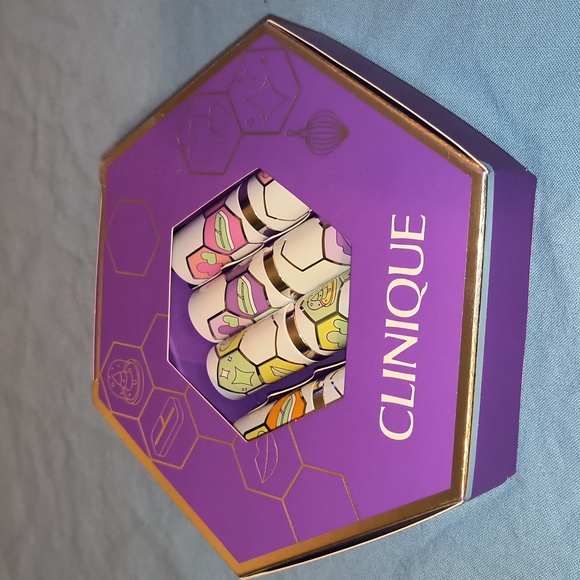 Clinique Lipstick Set of 4 Pop Treats New In Box - Picture 11 of 11